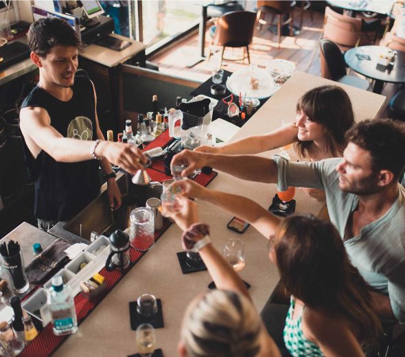 hostel180-001 מפגש חברים בבוטיק הוסטל 180